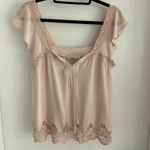 Feminine summer top. Size Medium.